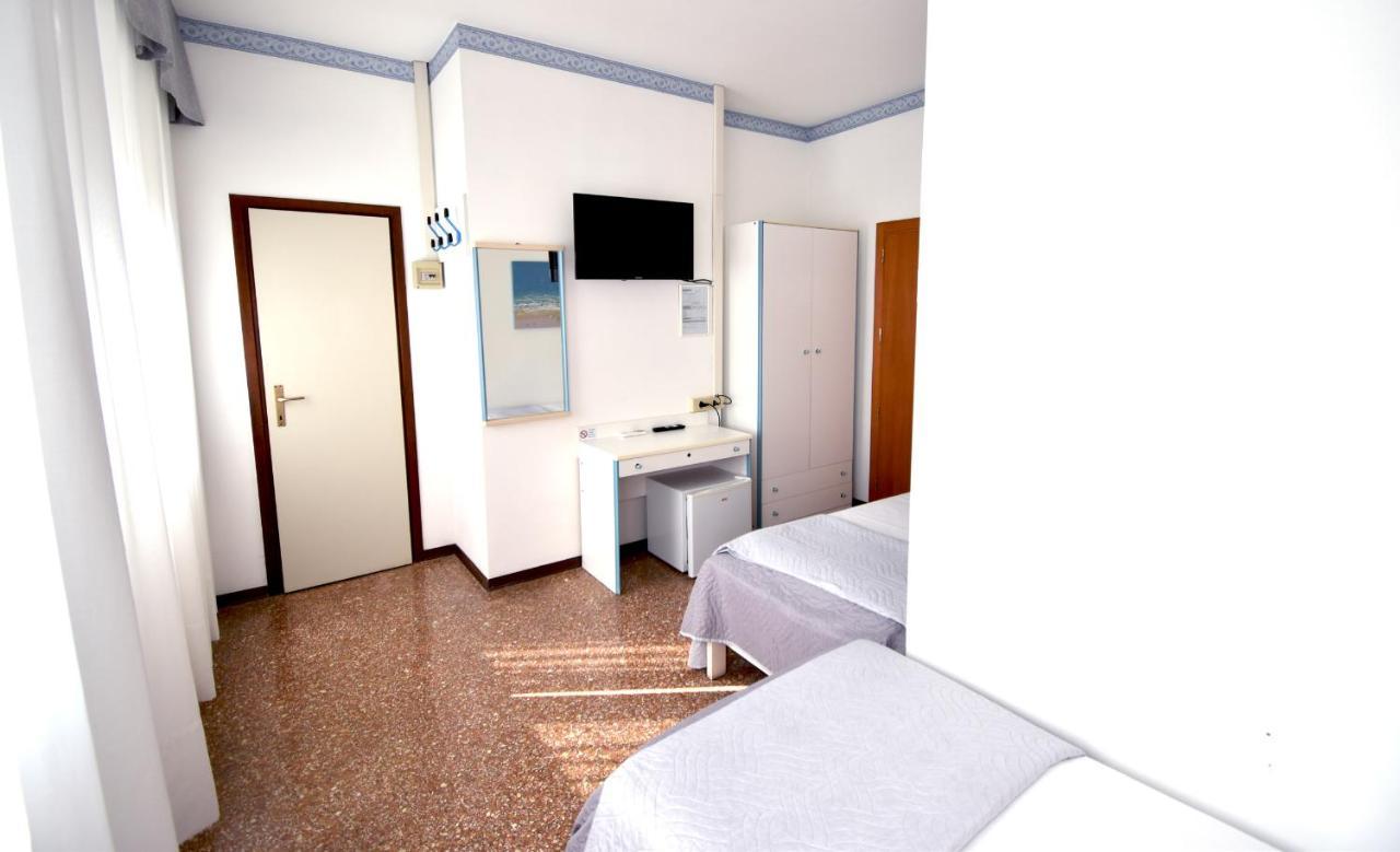 Hotel Edelweiss Лидо-ди-Езоло Экстерьер фото
